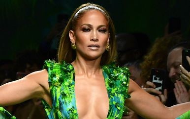 Jennifer Lopez u Versace haljini 19 godina kasnije - 4