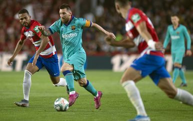 Messi u akciji protiv Granade (Foto: AFP)