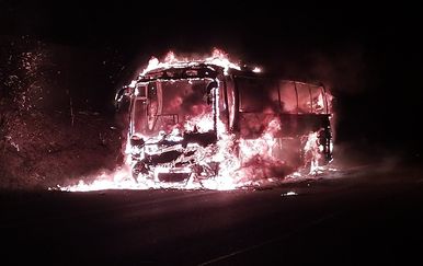 Izgorio autobus u Njemačkoj (Foto: Facebook/Feuerwehr Pforzheim)