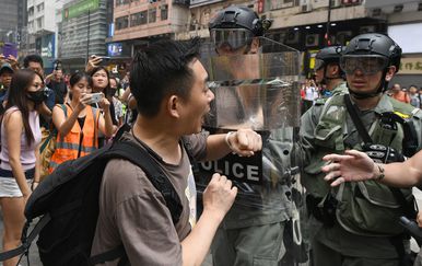 Nastavljaju se nasilni prosvjedi u Hong Kongu (Foto: AFP) - 2