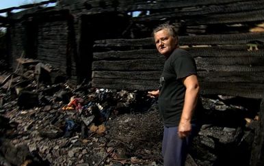 Nakon potresa, požar im progutao kuću - 2