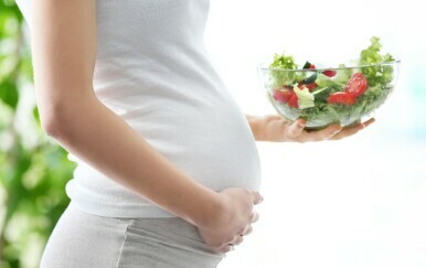 U trudnoći izbjegavajte neoprano voće i povrće