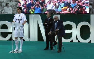 Kaka, Florentino Perez i Alfredo Di Stefano na dočeku u Madridu