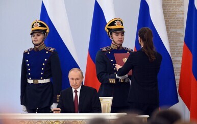 Vladimir Putin potpisao aneksiju ukrajinskih pokrajina