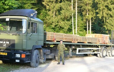 Hrvatska vojska pomaže Sloveniji - 1