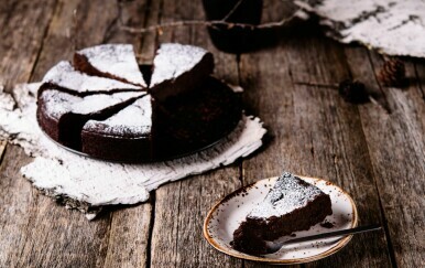 Kladdkaka - švedska gnjecava čokoladna torta