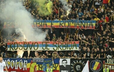 Transparent ''Kosovo je Srbija''