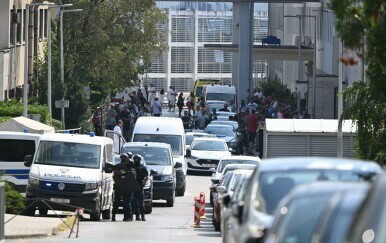 Naoružani muškarac upao u KBC Rebro, u bolnicu stigla interventna policija