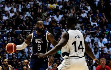 LeBron James i Peter Jok