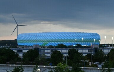 Allianz Arena u plavom