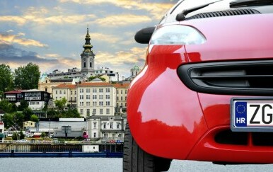 Beograd i automobil s hrvatskim registracijama