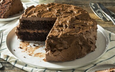 Čokoladna mousse torta