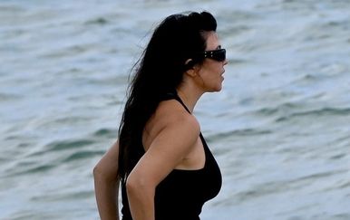 Kourtney Kardashian - 7