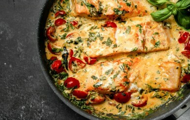 Aromatičan, kremast i neodoljiv: Recept za losos na toskanski način