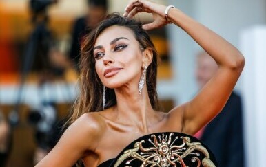Tko je Madalina Ghenea?