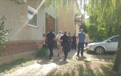 Traži se motiv hladnokrvnog ubojstva u Tenji: Policija sumnja na muža, par im je otprije poznat