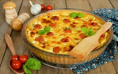 Pun okusa: Quiche s pečenim cherry rajčicama, parmezanom i bosiljkom