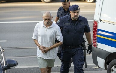 Privođenje osumnjičenog za ubojstvo supruge u mjestu Tenja - 1