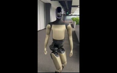 VIDEO Šef Salesforcea Teslinog robota nazvao "revolucionarnim", no video baš i ne odaje takav dojam