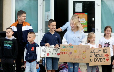Roditelji i učenici područne OŠ Donji Dragonožec održali bojkot nastave - 24