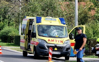 Sudarili se Hitna i auto, poginula pješkakinja
