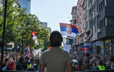 Velik prosvjed u Beogradu, zaustavljen željeznički promet