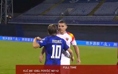 VIDEO Modrić prišao Crnogorcu i ispunio mu snove. Snimka je ogroman hit: "Ja bih sad, je li može?"