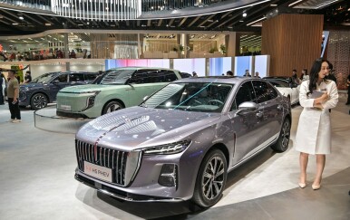 "Crvena zastava" kreće u pohod na Europu: 15 novih električnih i hibridnih modela do 2028.
