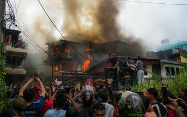 Spaljena rezidenciju premijera KP Sharme Olija