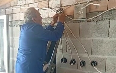 "Bosanski Spider-Man": Snimka radova nasmijala regiju, jesu li i vaše instalacije takve?