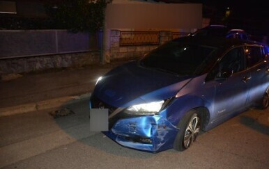 Oštećeni automobil i ograda u Dubravi - 2