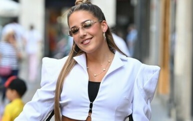 Ellen Vanjorek na špici prošla u upečatljivoj modnoj kombinaciji