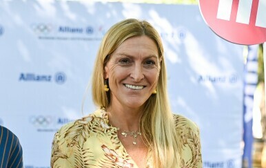 Janica Kostelić u cvjetnoj haljini i tenisicama