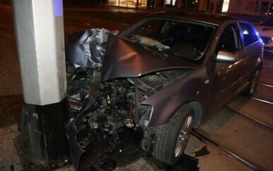 Zaletio se u stup na Trešnjevci