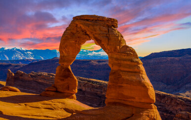 Kako se piše: u Utahu ili Uti