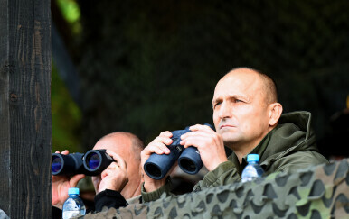 Ministar Anušić na vojnoj vježbi