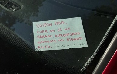 Simpatična poruka na automobilu