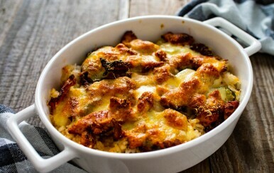 Recept za svaki dan: Zapečena riža s piletinom kojoj je teško naći manu
