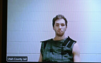 Tyler Robinson na čitanju optužnice