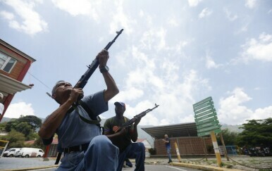 Venezuela obučava civile o uporabi oružja u slučaju američkog napada - 6