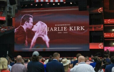 Komemorativni skup za Charlieja Kirka - 12