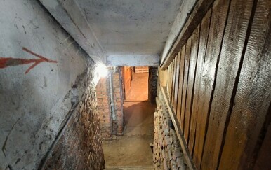 Ulaz u podrum, ilustracija