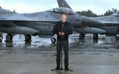Donald Tusk ispred poljskih F-16 zrakoplova