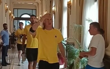 Domagoj Vida izgubio živce, navijač sve snimio: "Ajde u pi*ku ma*erinu više"