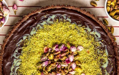 Slatki luksuz iz vaše pećnice: Raskošna torta od Dubai čokolade