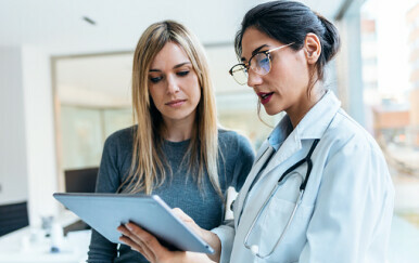 Doktorica i pacijentica, ilustracija