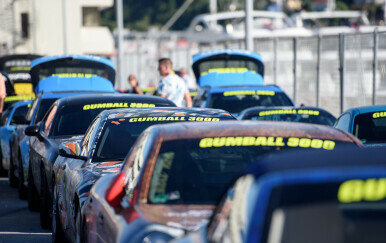 Sudionici utrke Gumball 3000, ilustracija