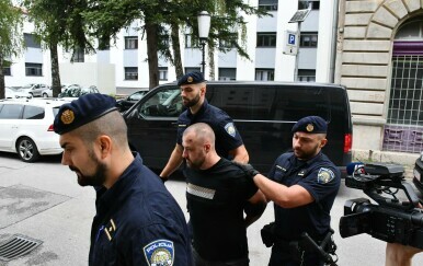 Privođenje osumnjičenog - 2