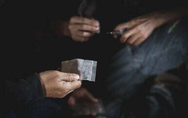 Ilustracija; Ovisnost o drogama