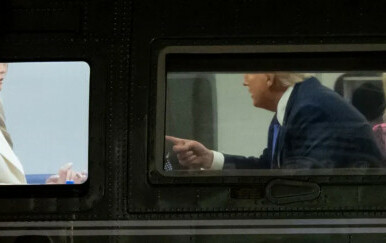 Čitači s usana otkrili o čemu su Trump i Melania razgovarali u helikopteru